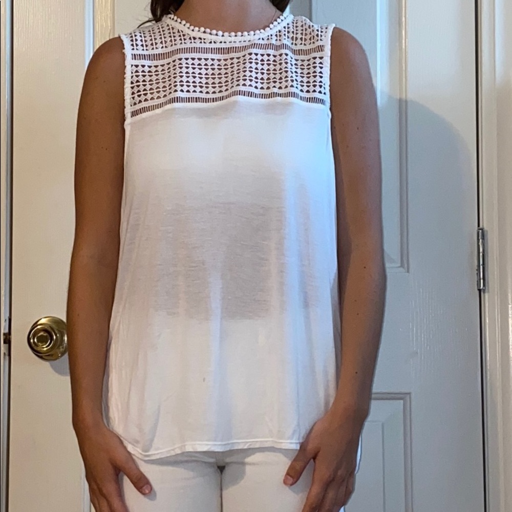 3/$10 White tank with crochet neck